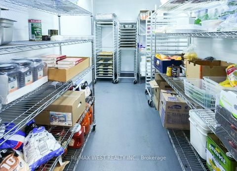 Photo 12 at 501 Bloor Street W, University, Toronto