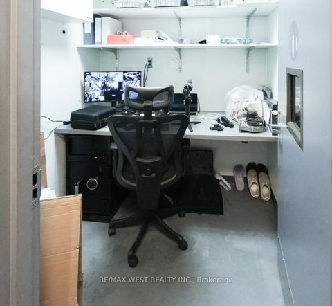 Photo 13 at 501 Bloor Street W, University, Toronto