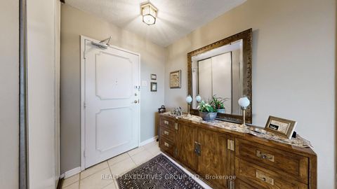 Photo 3 at 905 - 8111 Yonge Street, Royal Orchard, Markham