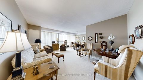 Photo 4 at 905 - 8111 Yonge Street, Royal Orchard, Markham