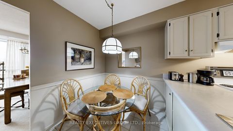Photo 11 at 905 - 8111 Yonge Street, Royal Orchard, Markham