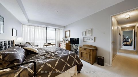 Photo 15 at 905 - 8111 Yonge Street, Royal Orchard, Markham