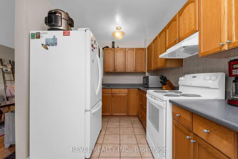 Photo 13 at 68 - 28 Donald Street, Queen's Park, Barrie