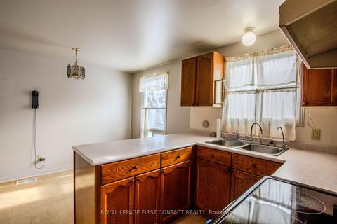 Photo 3 at 27 Royal Oak Drive, Cookstown, Innisfil