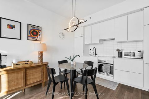 Photo 9 at 4406 - 5 St Joseph Street, Bay Street Corridor, Toronto