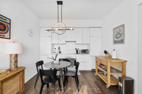 Photo 12 at 4406 - 5 St Joseph Street, Bay Street Corridor, Toronto