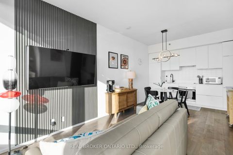 Photo 14 at 4406 - 5 St Joseph Street, Bay Street Corridor, Toronto