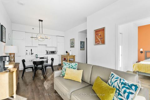 Photo 16 at 4406 - 5 St Joseph Street, Bay Street Corridor, Toronto