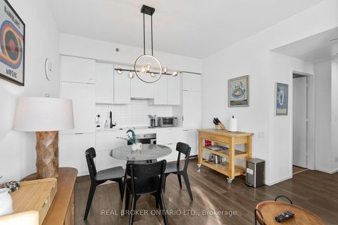 Photo 17 at 4406 - 5 St Joseph Street, Bay Street Corridor, Toronto