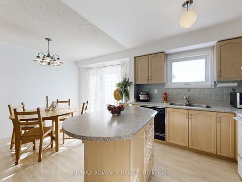 Photo 5 at 67 Kelso Crescent, Maple, Vaughan