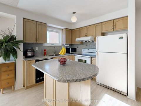 Photo 6 at 67 Kelso Crescent, Maple, Vaughan