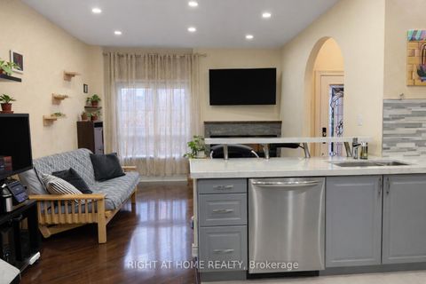 Photo 7 at 4 Forest Run Boulevard, Patterson, Vaughan