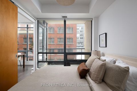 Photo 11 at 416 - 438 King Street W, Waterfront Communities C1, Toronto