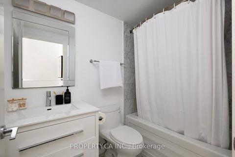 Photo 12 at 416 - 438 King Street W, Waterfront Communities C1, Toronto