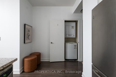 Photo 16 at 416 - 438 King Street W, Waterfront Communities C1, Toronto