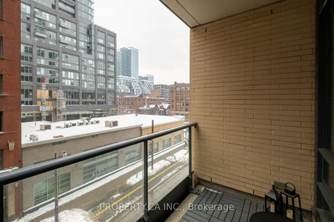 Photo 17 at 416 - 438 King Street W, Waterfront Communities C1, Toronto