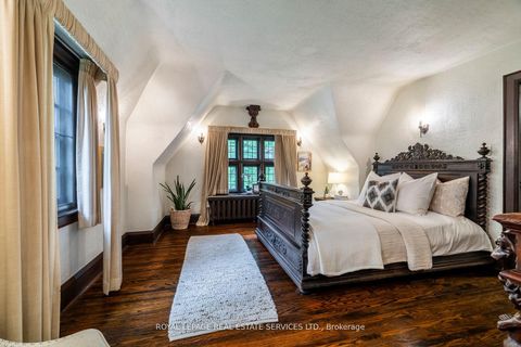 Photo 16 at 18 Queen Marys Drive, Kingsway South, Toronto