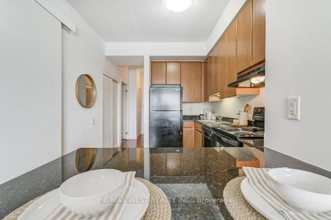 Photo 7 at 501 - 30 Canterbury Place, Willowdale West, Toronto