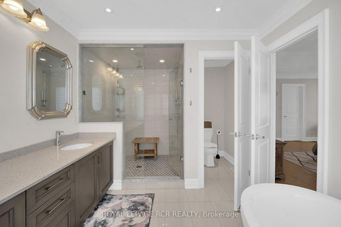 Photo 11 at 32 Tatton Court, King City, King