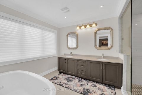 Photo 12 at 32 Tatton Court, King City, King