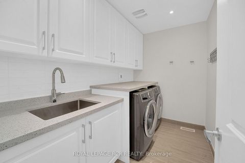 Photo 13 at 32 Tatton Court, King City, King