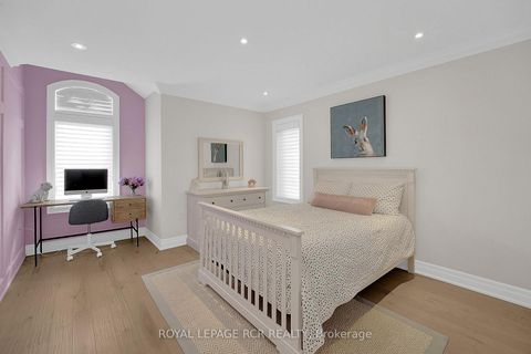 Photo 14 at 32 Tatton Court, King City, King