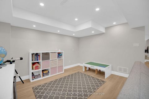 Photo 17 at 32 Tatton Court, King City, King