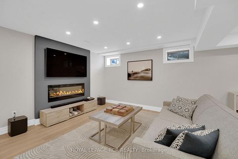 Photo 19 at 32 Tatton Court, King City, King