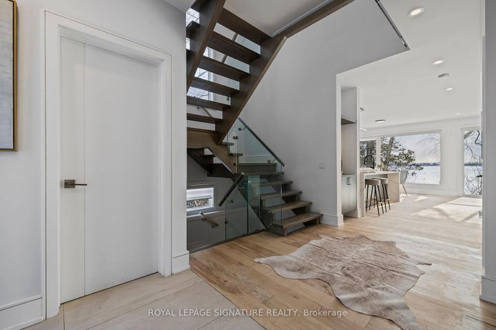 Photo 1 at 290 North Shore Boulevard E, LaSalle, Burlington