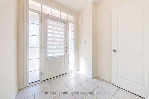 Photo 3 at 122 Cliff Thompson Court, Sutton & Jackson's Point, Georgina