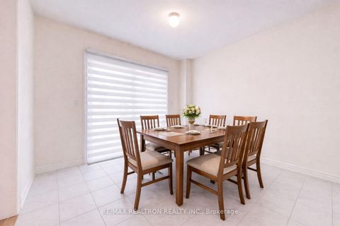 Photo 7 at 122 Cliff Thompson Court, Sutton & Jackson's Point, Georgina