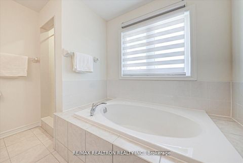 Photo 16 at 122 Cliff Thompson Court, Sutton & Jackson's Point, Georgina