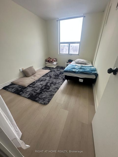 Photo 5 at 1403 - 20 Edgecliff Golfway, Flemingdon Park, Toronto