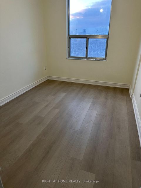 Photo 6 at 1403 - 20 Edgecliff Golfway, Flemingdon Park, Toronto