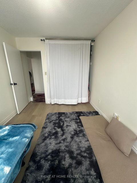 Photo 8 at 1403 - 20 Edgecliff Golfway, Flemingdon Park, Toronto