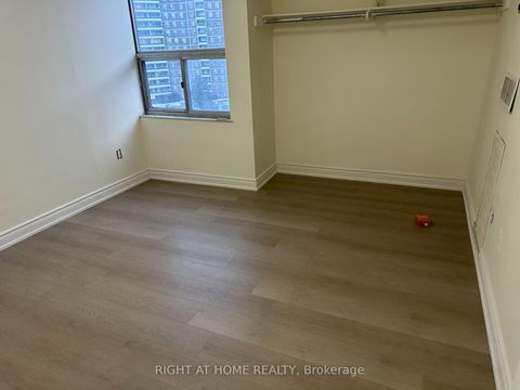 Photo 9 at 1403 - 20 Edgecliff Golfway, Flemingdon Park, Toronto