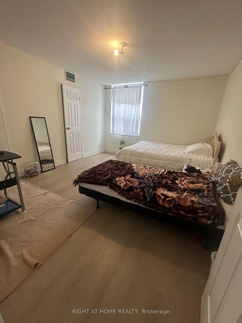 Photo 10 at 1403 - 20 Edgecliff Golfway, Flemingdon Park, Toronto