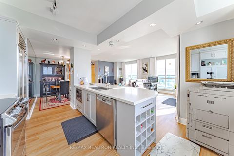 Photo 9 at LRG 7 - 7 Lorraine Drive, Willowdale West, Toronto