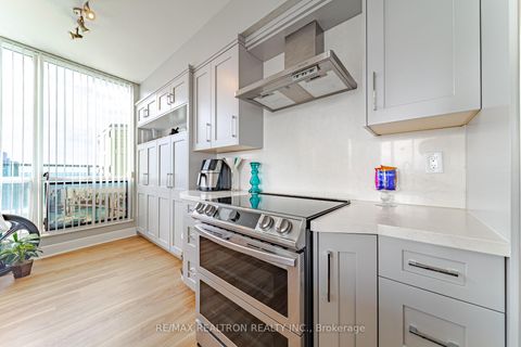 Photo 12 at LRG 7 - 7 Lorraine Drive, Willowdale West, Toronto