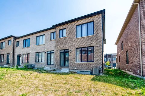 Photo 42 at 32 Jessica Antonella Street, Angus Glen, Markham