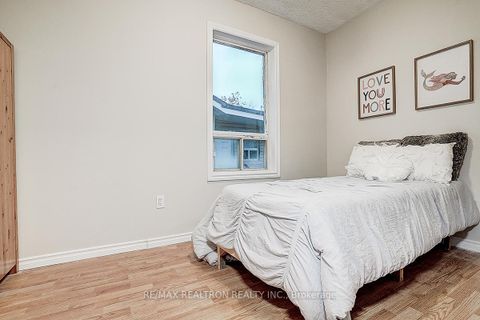 Photo 20 at 34 Patricia Avenue, Newtonbrook West, Toronto