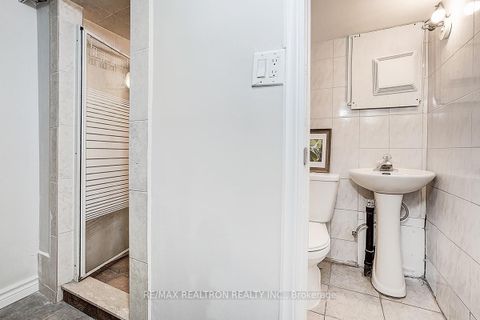 Photo 34 at 34 Patricia Avenue, Newtonbrook West, Toronto