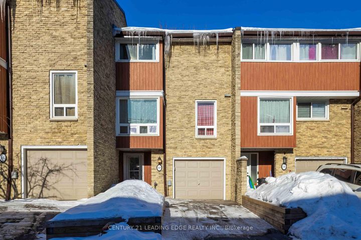 Photo 1 at 15 - 915 Inverhouse Drive, Clarkson, Mississauga