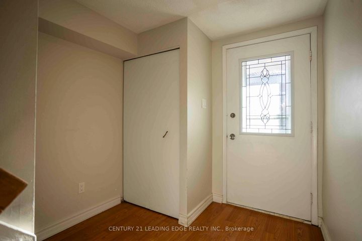 Photo 3 at 15 - 915 Inverhouse Drive, Clarkson, Mississauga