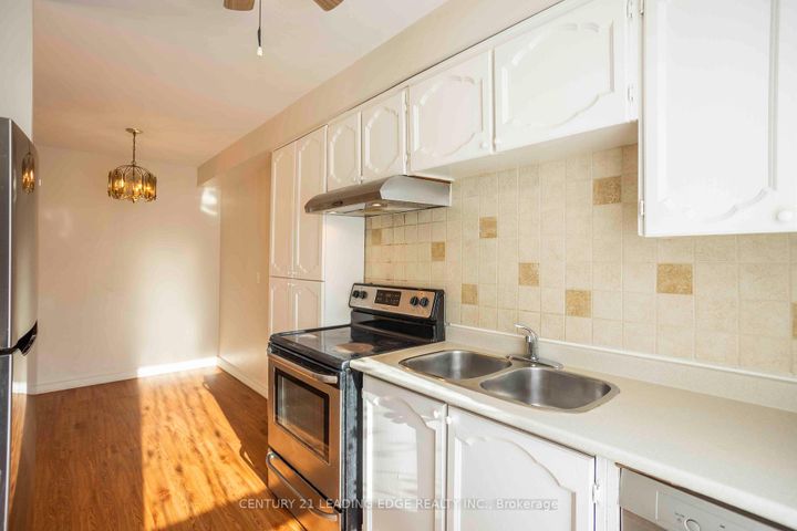 Photo 12 at 15 - 915 Inverhouse Drive, Clarkson, Mississauga