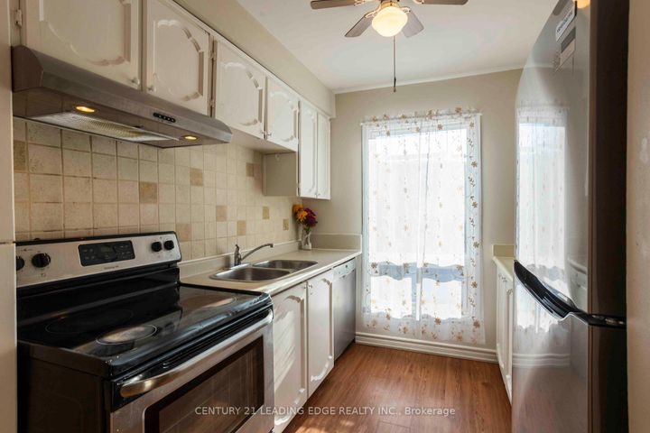 Photo 16 at 15 - 915 Inverhouse Drive, Clarkson, Mississauga