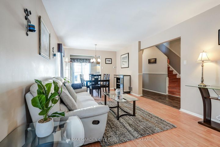 Photo 9 at 3169 Bartholomew Crescent, Meadowvale, Mississauga