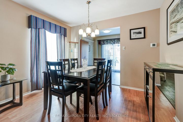 Photo 11 at 3169 Bartholomew Crescent, Meadowvale, Mississauga