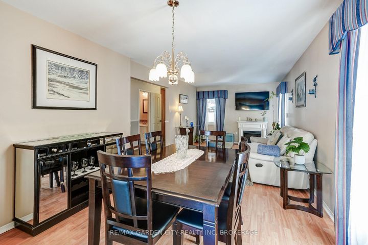 Photo 12 at 3169 Bartholomew Crescent, Meadowvale, Mississauga