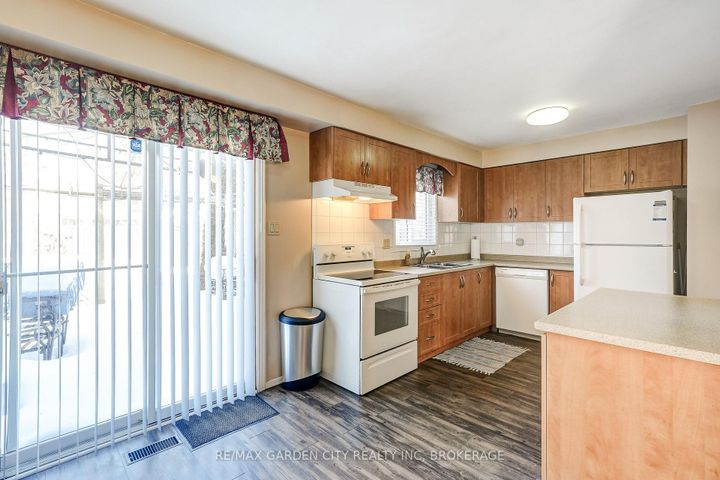 Photo 13 at 3169 Bartholomew Crescent, Meadowvale, Mississauga